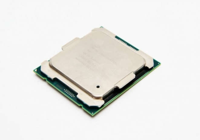 Intel Core i7 6900K - Broadwell-E