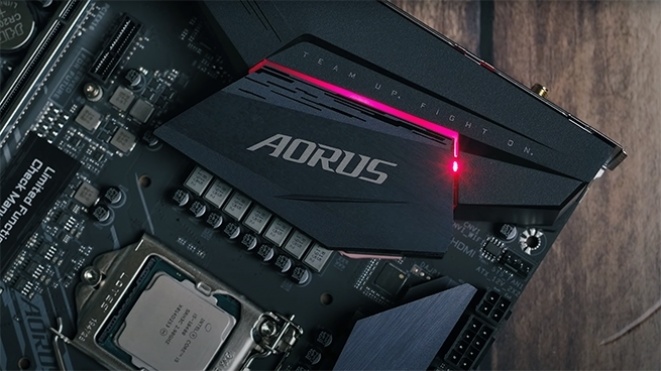 Aorus Z490 Elite AC + Intel Core i5 10400 (Video)