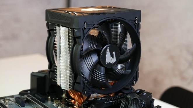 Gigabyte ATC700 Aorus (Video)