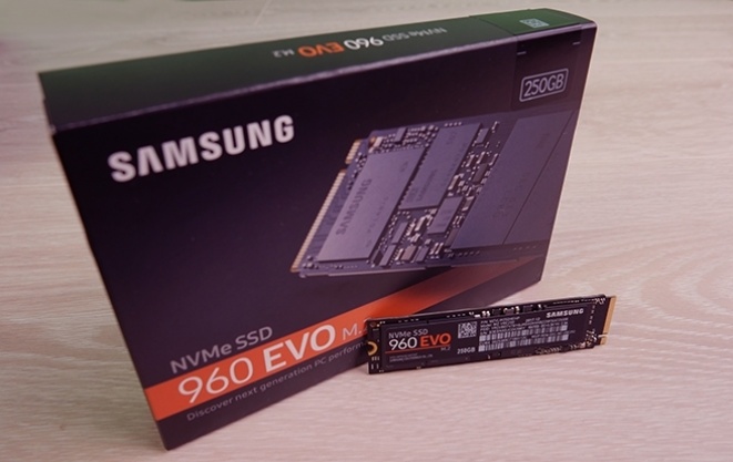 Samsung 960 EVO 250GB M.2 NVMe SSD