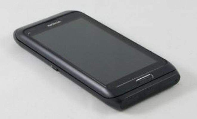 Nokia E7