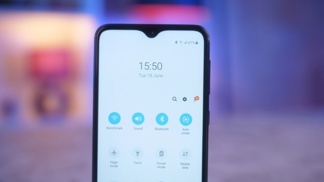 Samsung Galaxy A10 (Video)