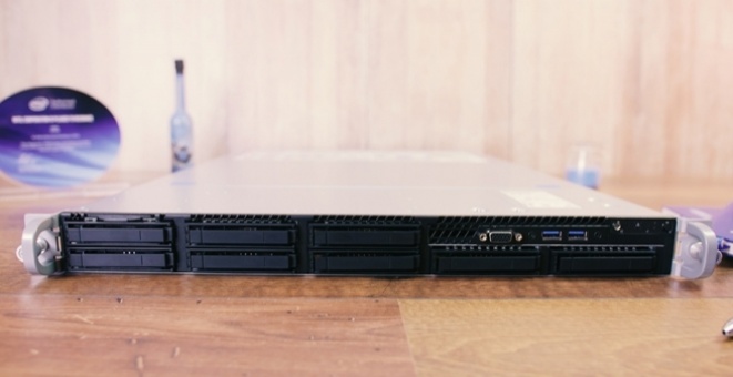 Intel R1208WFTYS 1U server (Video)