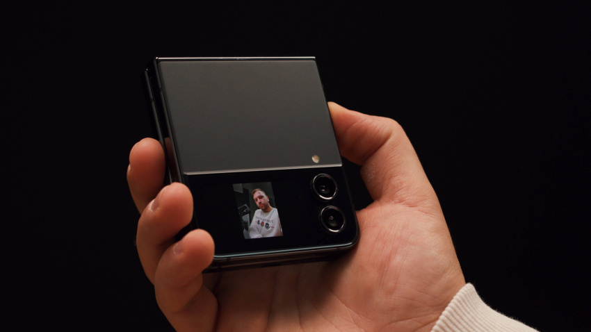 Samsung planira značajno bolje kamere i bateriju u Galaxy Z Flip5 modelu