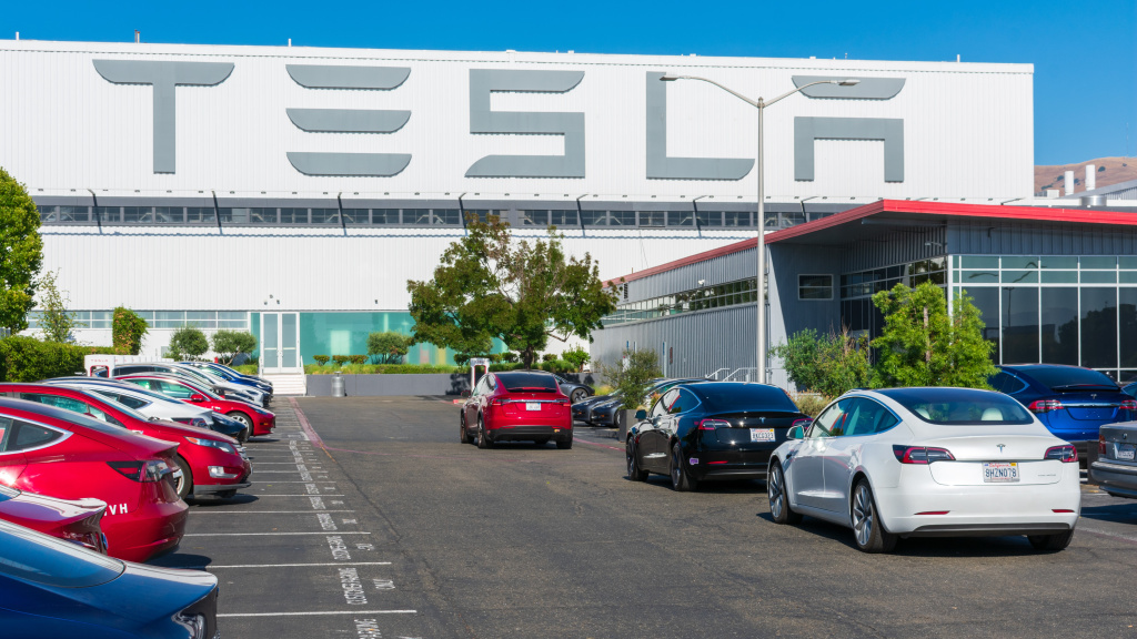 Fabrika Tesla - parking