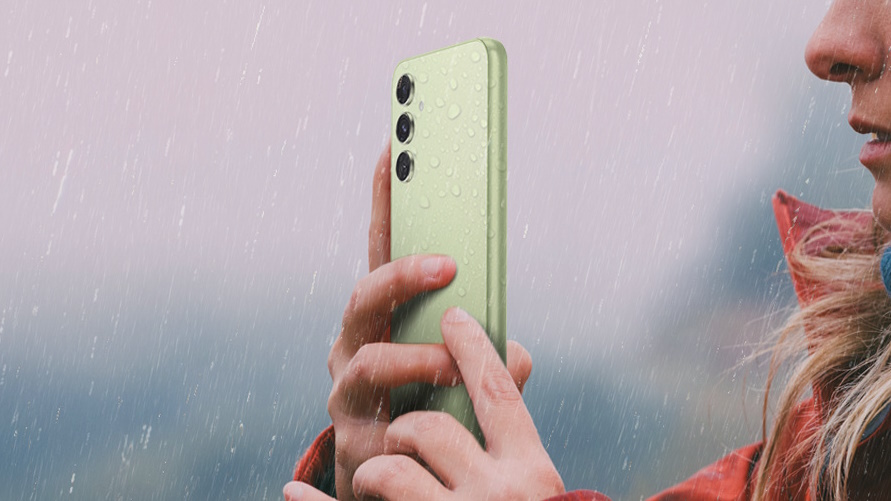 Samsung Galaxy A54 na kiši