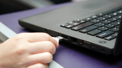 Ako ste novinar i koristite USB disk – čuvajte se