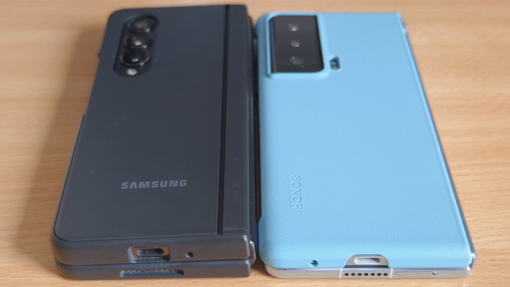 Samsung Galaxy Z Fold5 i Honor Magic Vs zadrnja strana