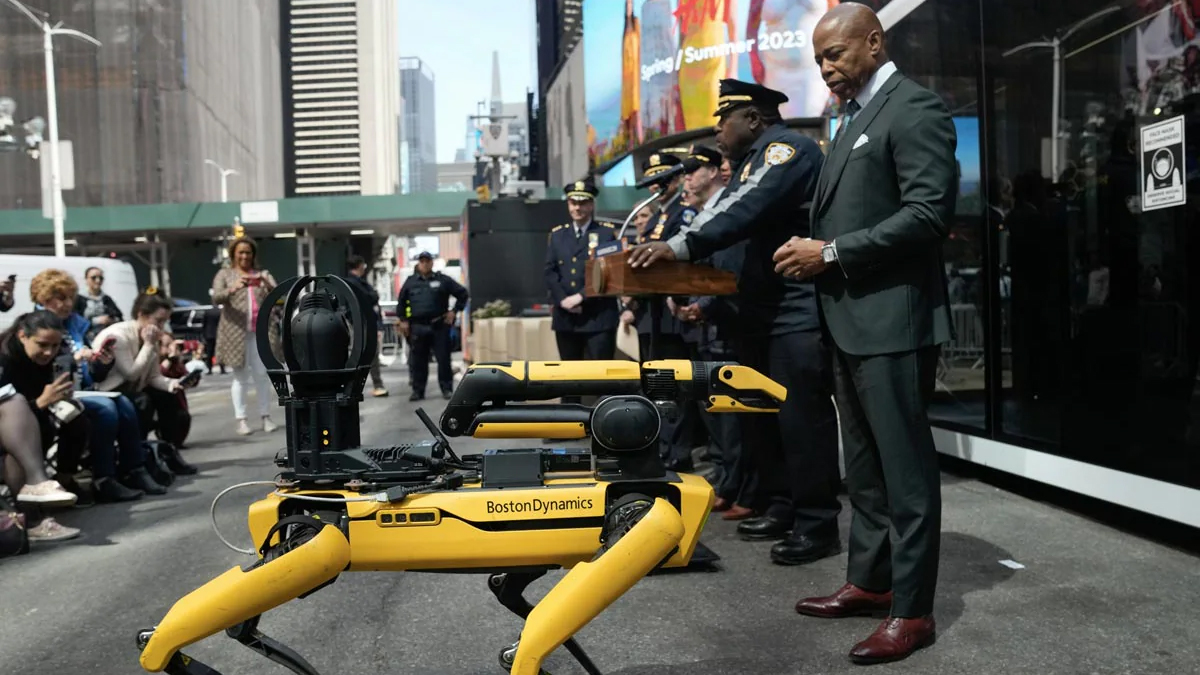 Pas robot se vraća u policiju Njujorka