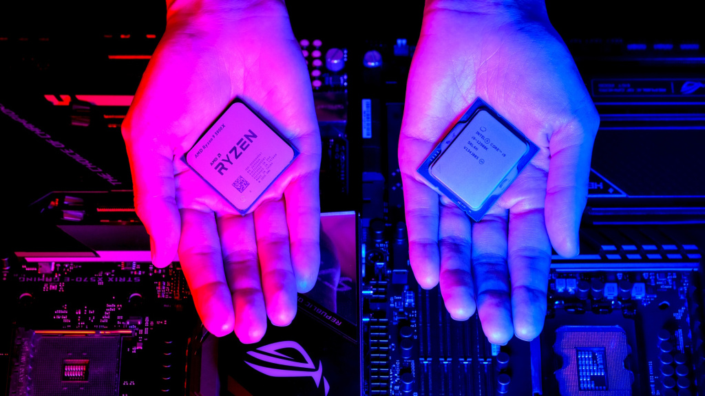 AMD i intel procesori u ruci