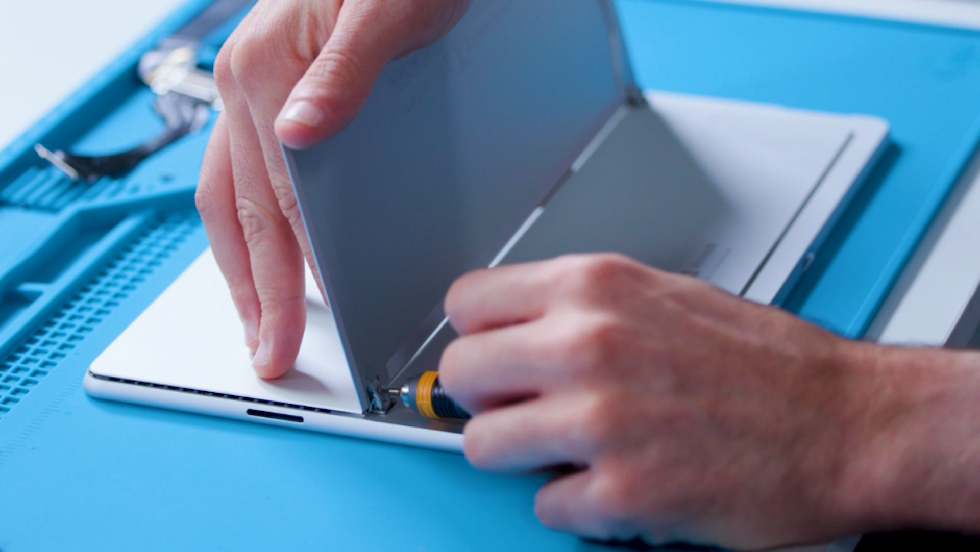 Microsoft-prodaje-rezervne-delove-za-Surface.jpg