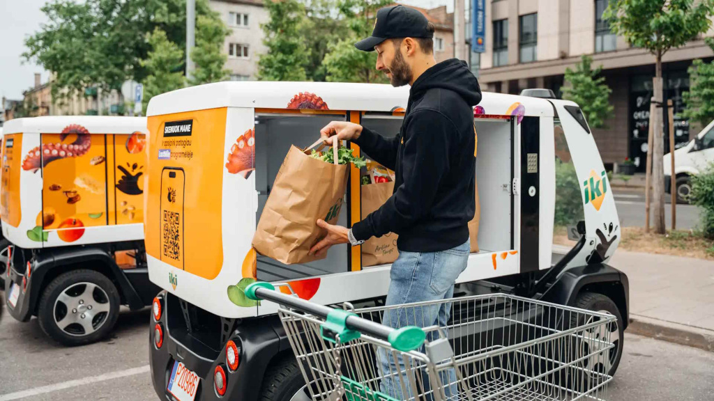 Robotska dostava namirnica, autonomna vozila sa više pregrada za namirnice