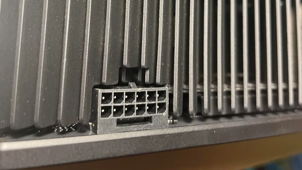 Nvidia RTX 4090 FE konektor