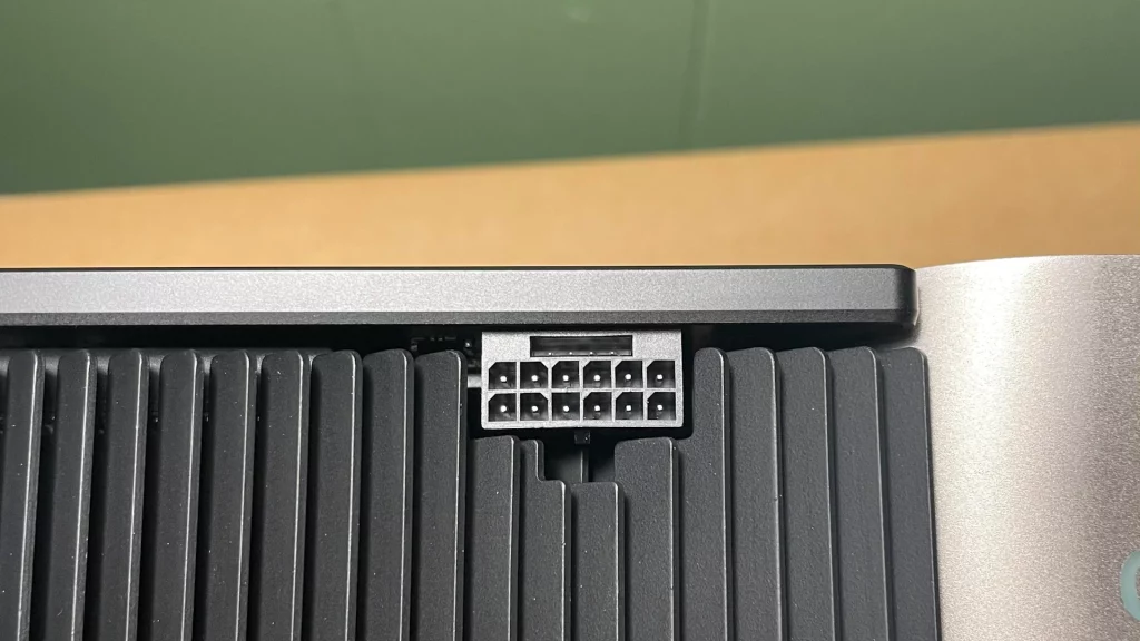 Nvidia RTX 4090 FE konektor