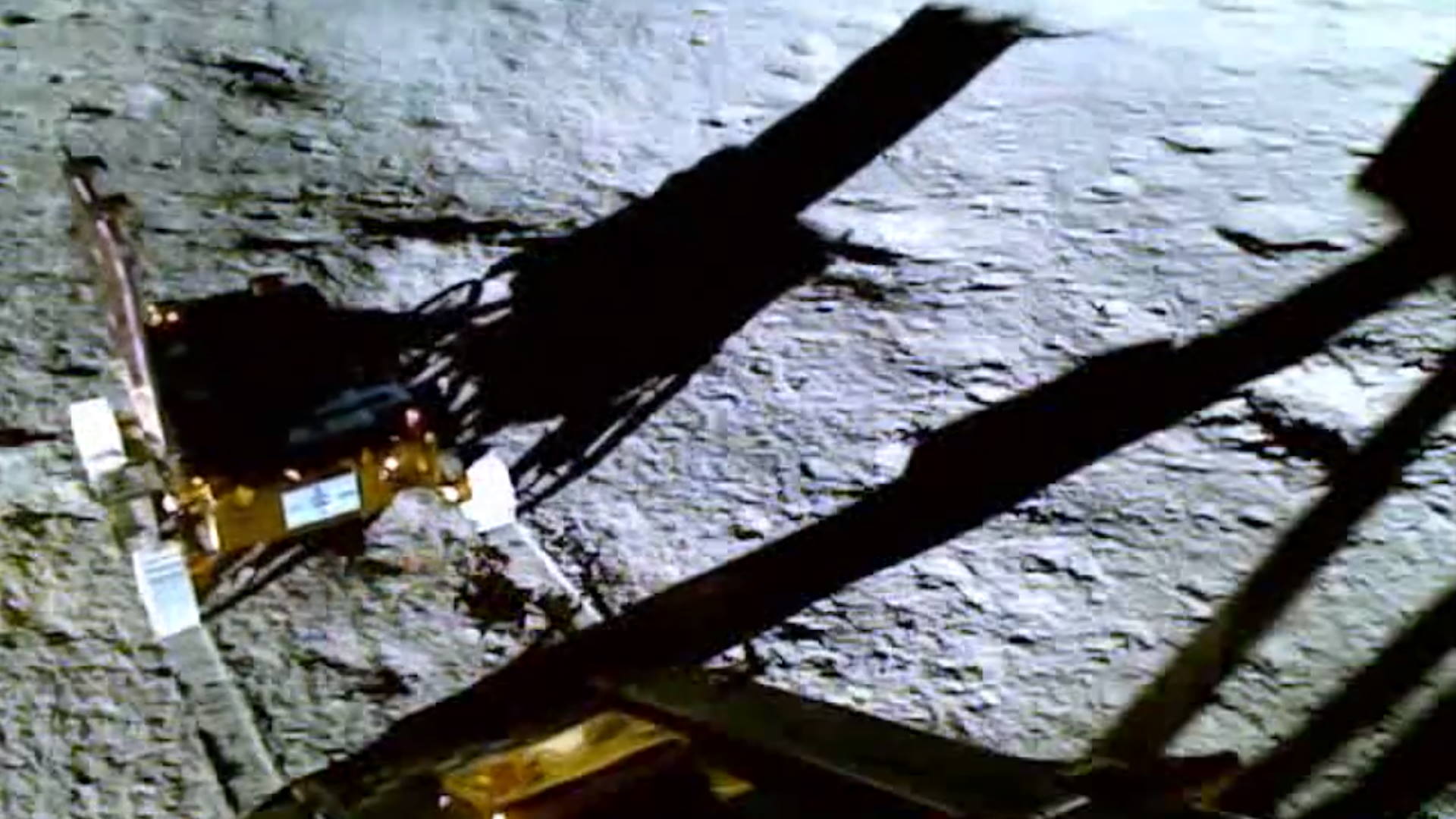 Juzni-pol-Meseca-indijski-rover.jpg