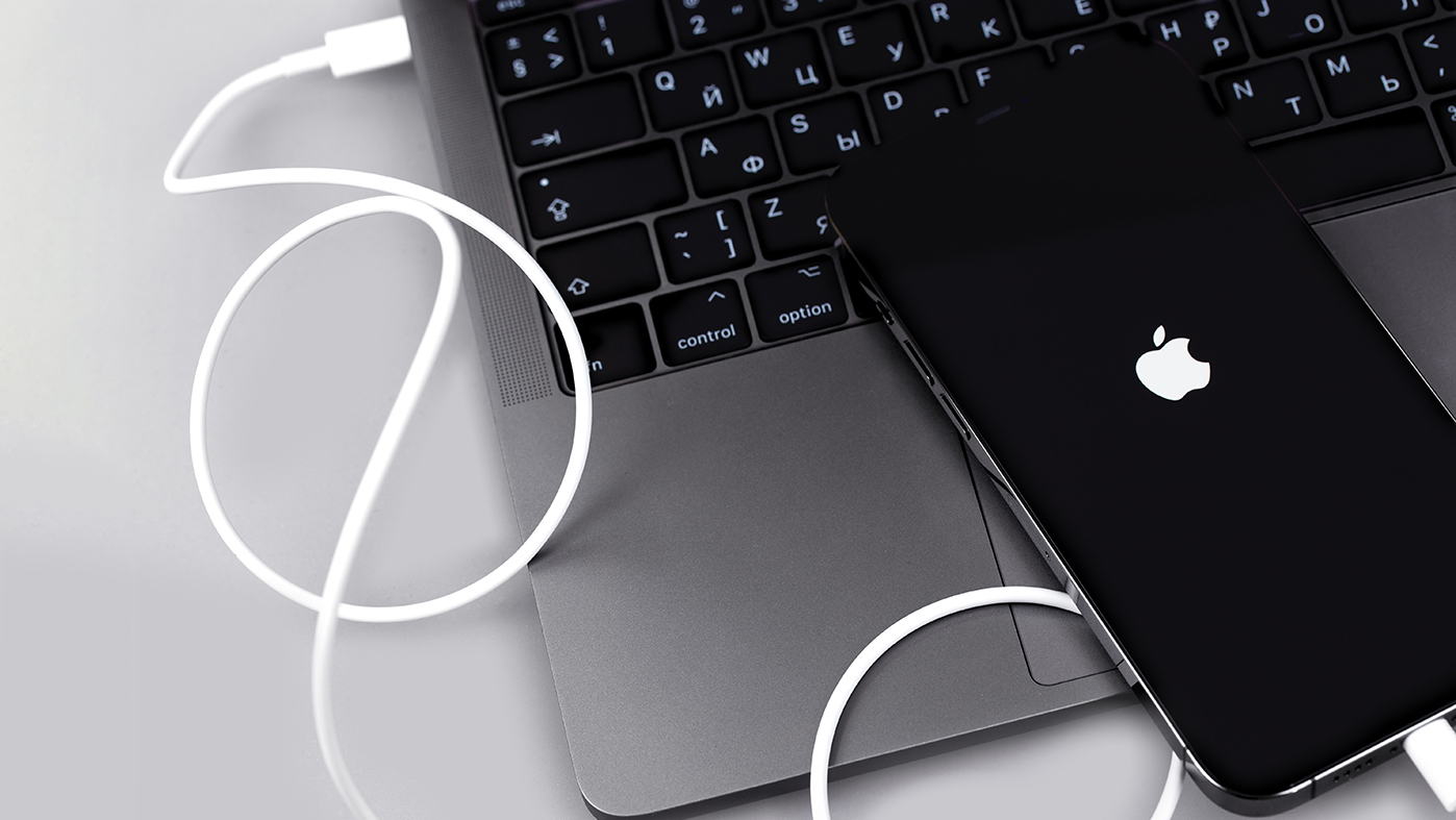 iphone-15-USB-C-specifikacije.jpg