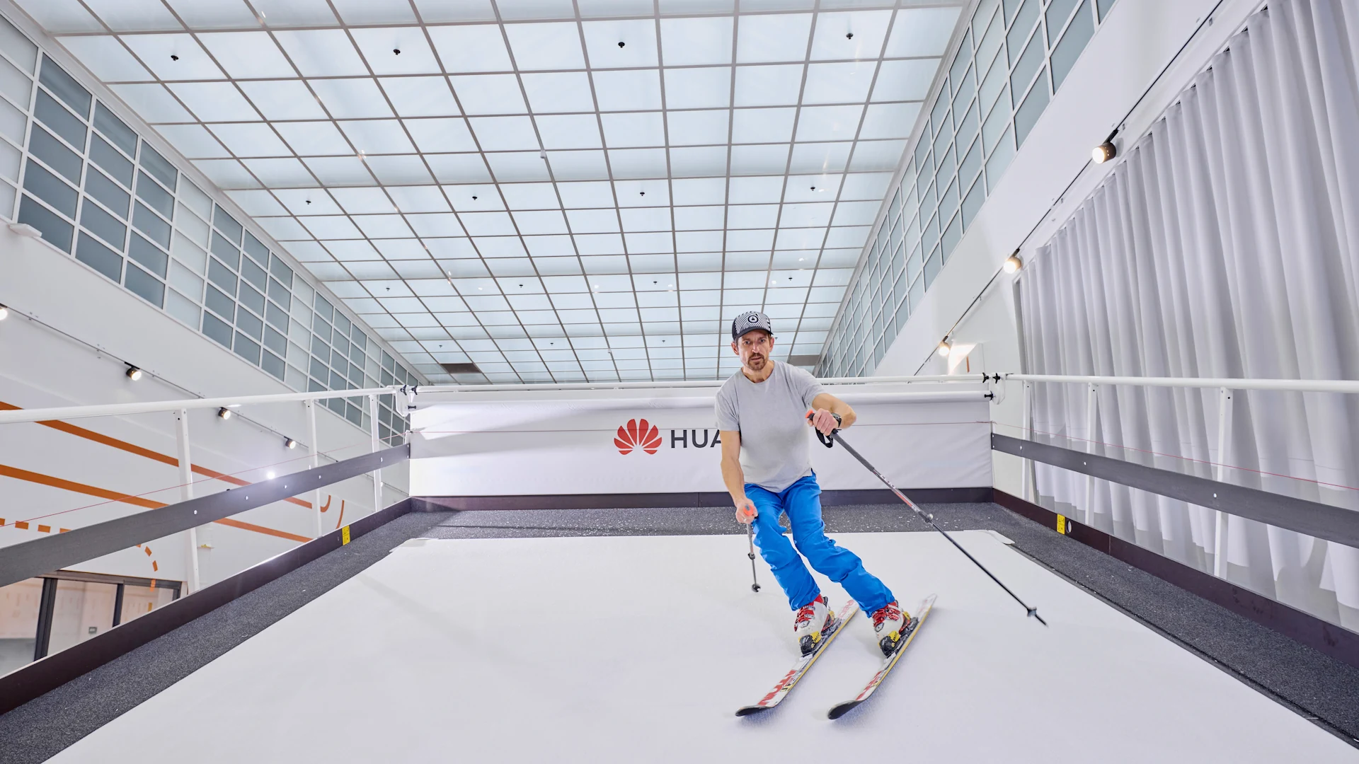 Huawei-Ski-simulator-area-Skiing.webp