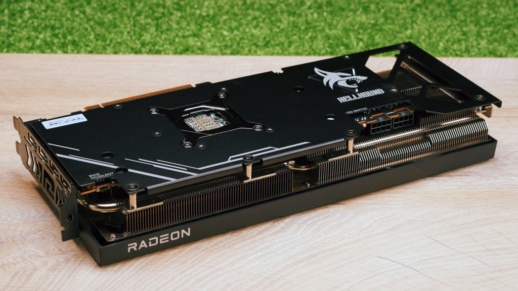 Radeon-RX-7700-XT-AMD-PowerColor-Hellhound
