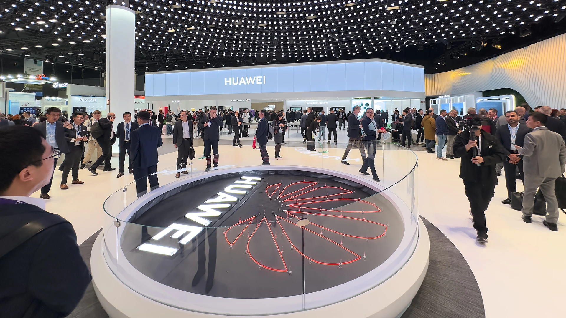 Huawei predstavlja vodeće tehnološke inovacije – Visokokvalitetna modno orijentisana linija proizvoda na MWC 2024