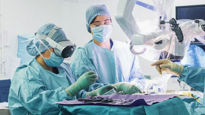 Hirurzi koristili Apple Vision Pro naočare kao alat za pomoć na operacijama u Velikoj Britaniji
