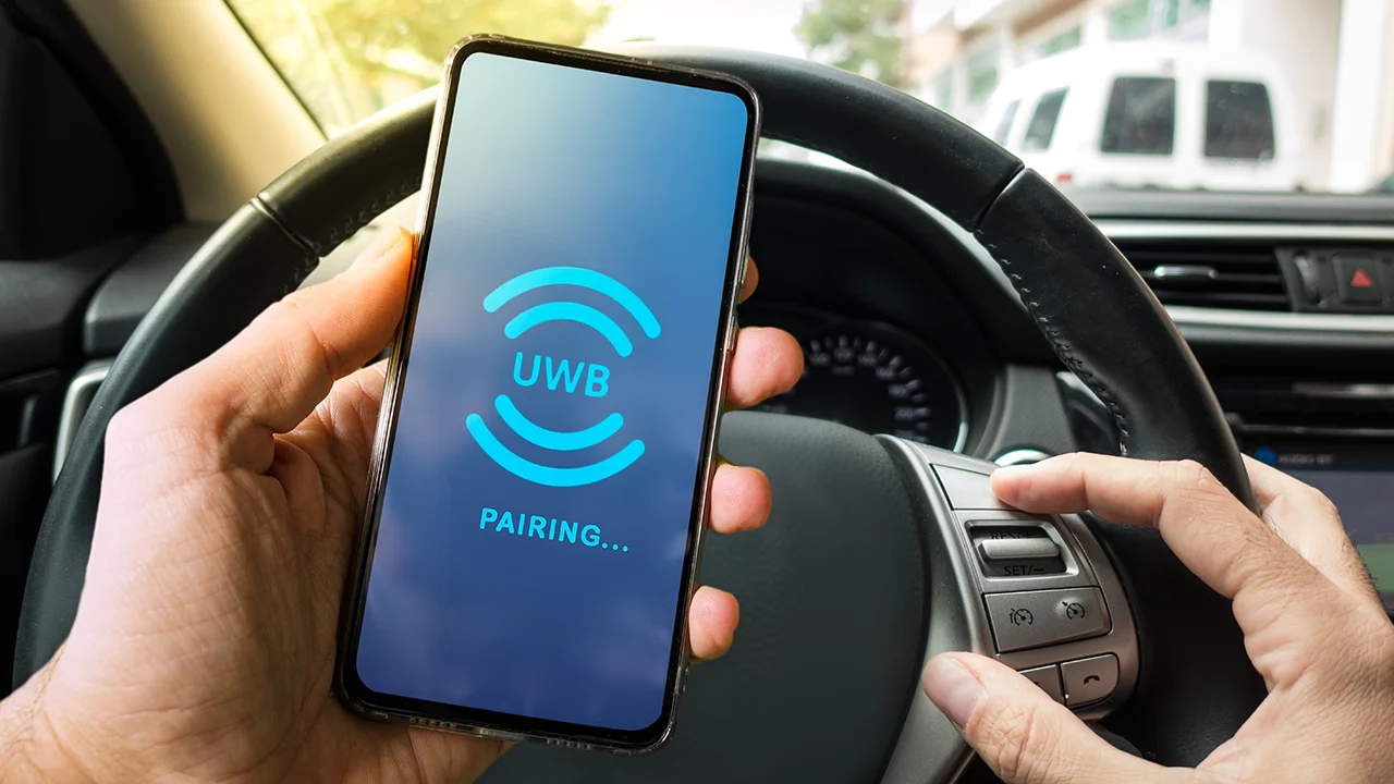 UWB-pametni-telefon.webp