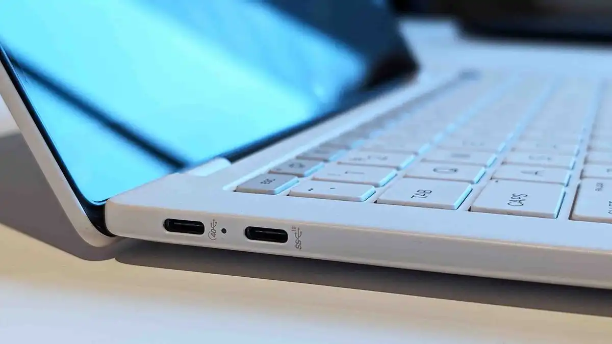 Win-on-ARM-laptop-USB4-portovi.webp