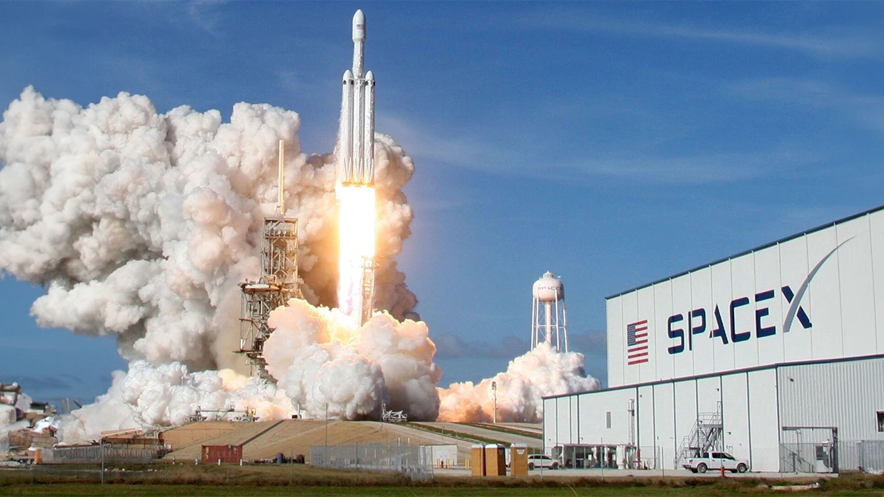 SpaceX-ce-napraviti-tegljac-koji-ce-oboriti-ISS-copy.webp