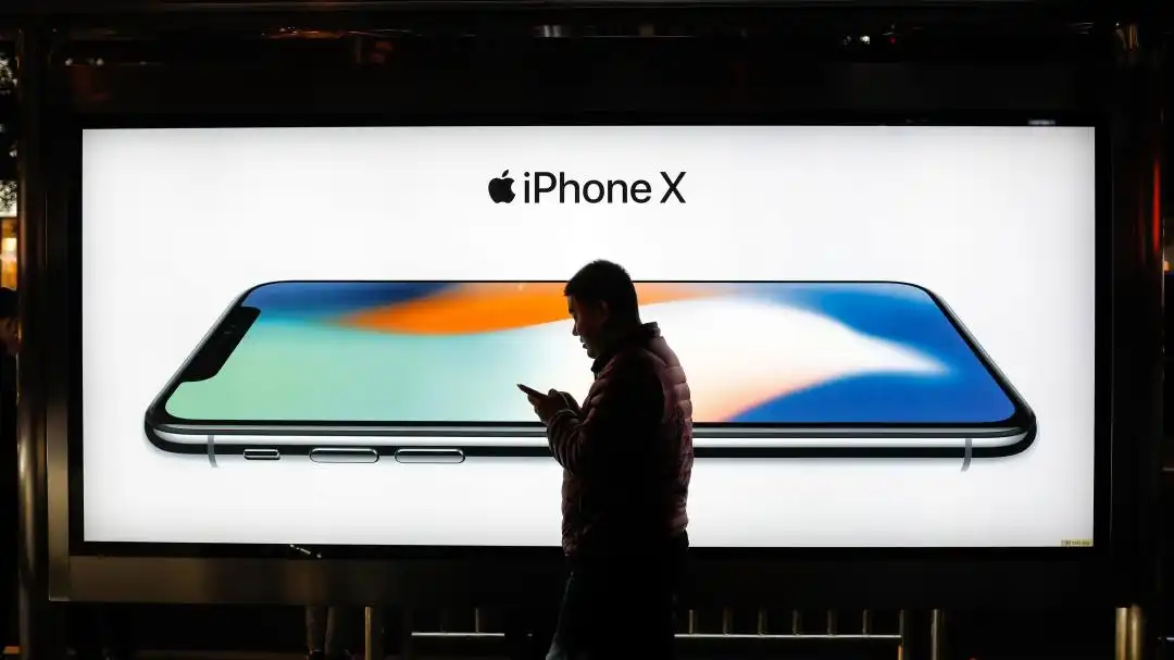 iPhoneX-Apple-AP.webp