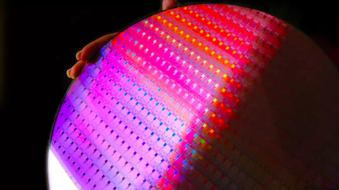 silicijumski-disk-wafer.webp