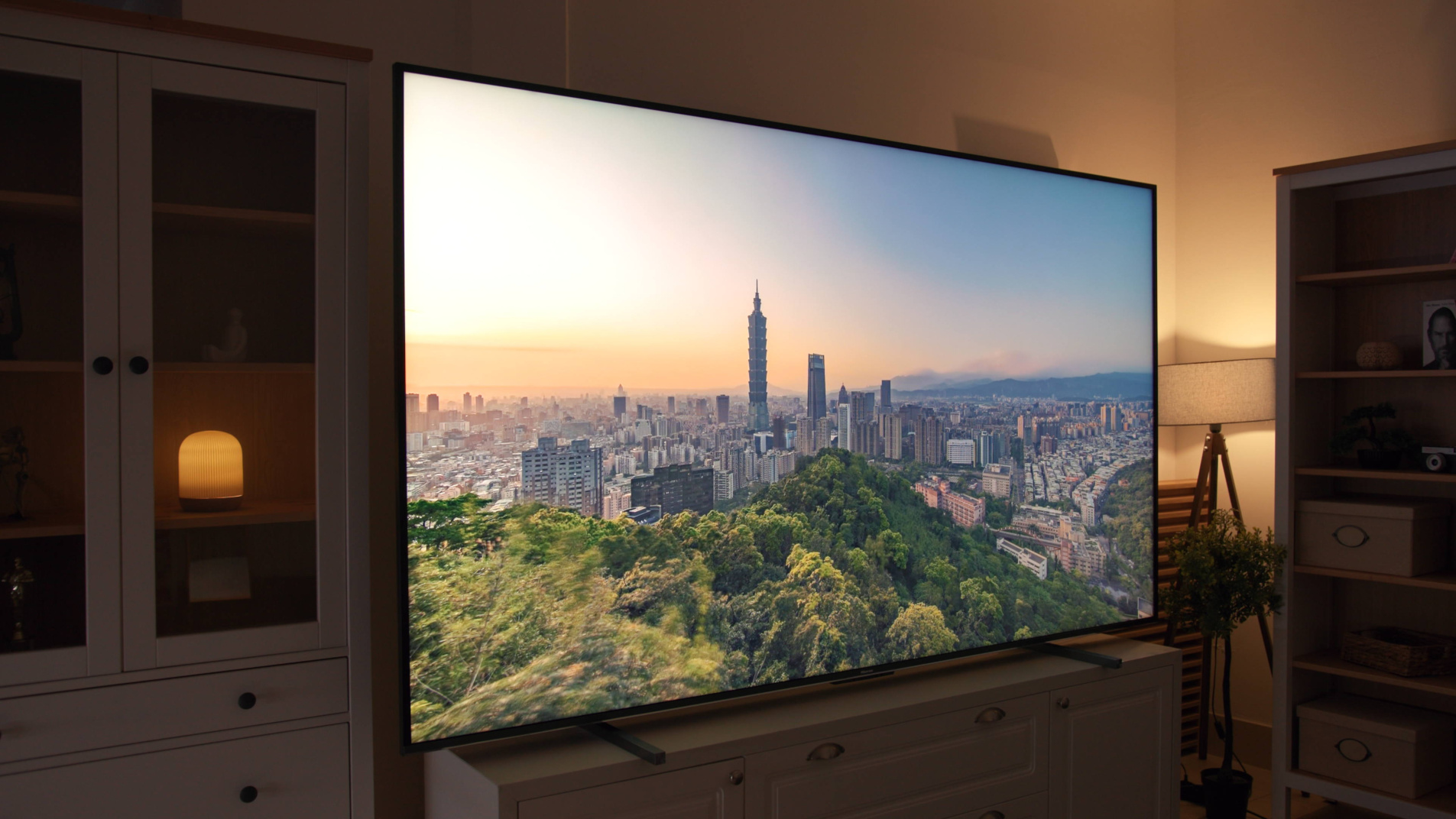 Hisense 100U7KQ Mini LED TV Recenzija - Gigant od 100"