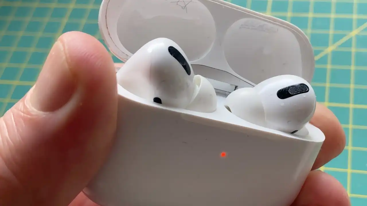 Apple-AirPods-Pro-prva-generacija.webp