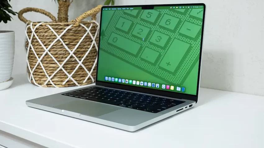 MacBook Pro će slediti primer iPhone-a, ovog puta bez izreza u vrhu ekrana 