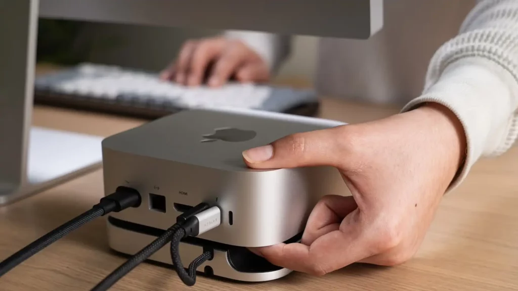 CES 2025 postolje za Mac Mini M4