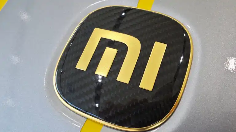 Pozlaćeni Xiaomi SU7 Ultra logo izazvao burnu reakciju i polemiku među korisnicima