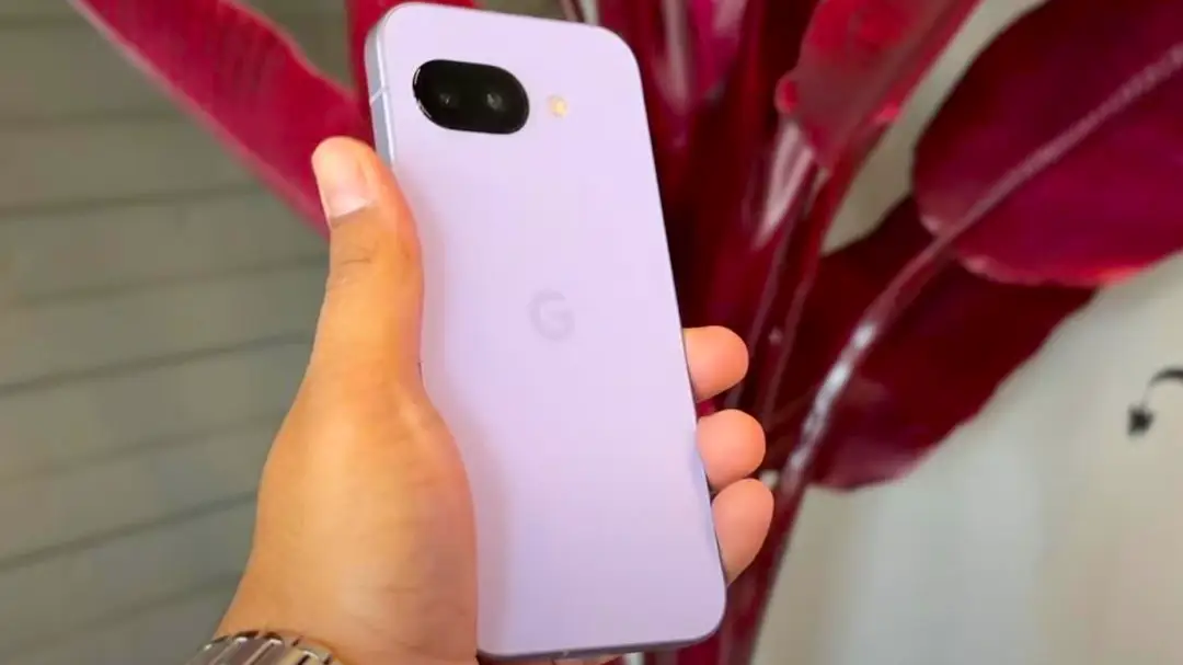 Google Pixel 9a još uvek nije zvanično izašao, a na You Tube-u već osvanuli unboxing klipovi, debeli okviri izazivaju kritike