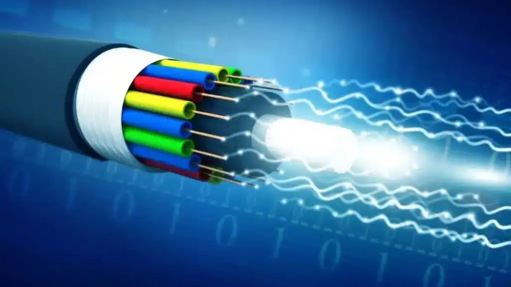 telekomunikacije-opticki-prenos-podataka.webp