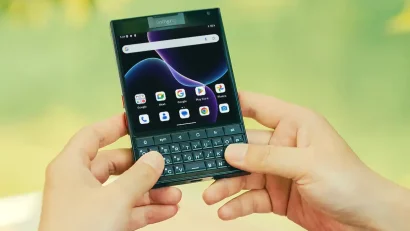 Titan 2 je zapravo moderna BlackBerry verzija sa fizičkom tastaturom, 5G podrškom i dodatnim ekranom