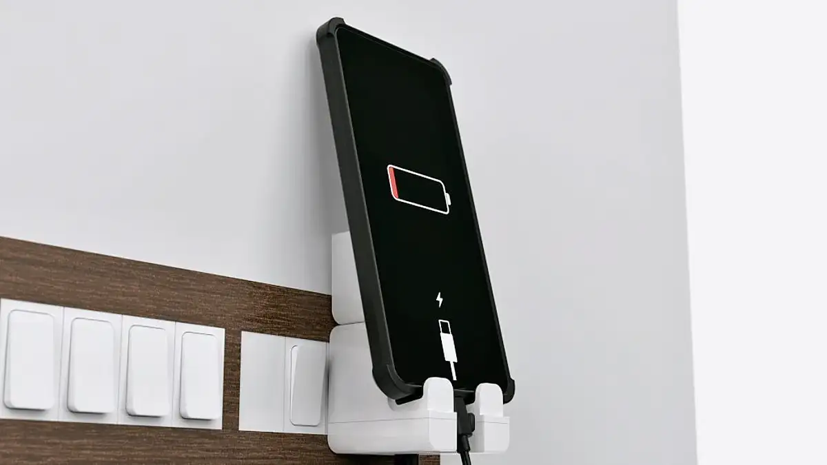 Hold-and-Charge-punjac.webp