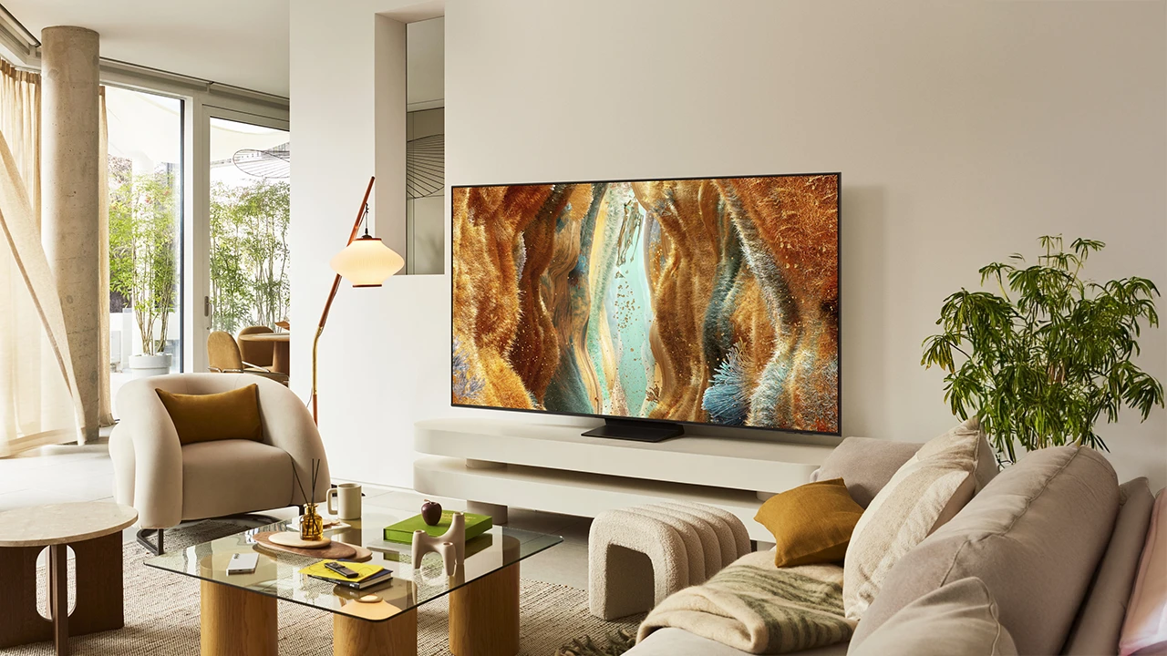 Samsung-TV-QN70F_PERS_STAND_BeautyShot_19082-R2-copy.webp