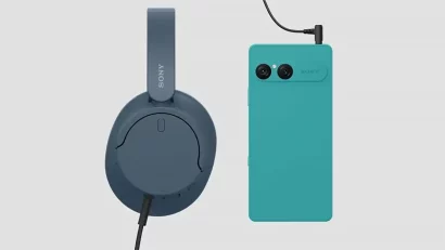 Ovaj kompaktni Android telefon ima prednje zvučnike, ulaz za slušalice i microSD slot