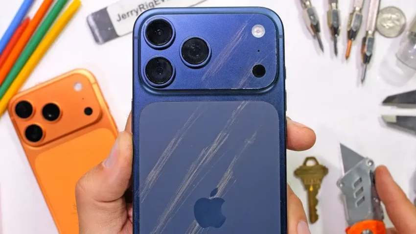 iPhone 17 korisnici očajni zbog problema sa ogrebotinama, najviše pogođene Deep Blue i Space Black varijante