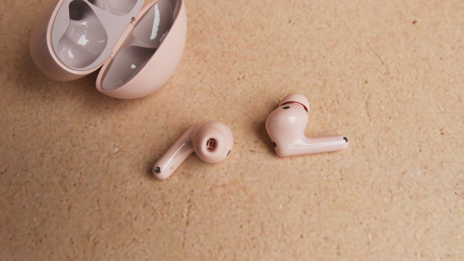 Puno zvuka i mogućnosti za razuman novac - Huawei FreeBuds 7i