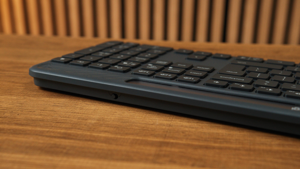 Logitech Signature Slim Solar+