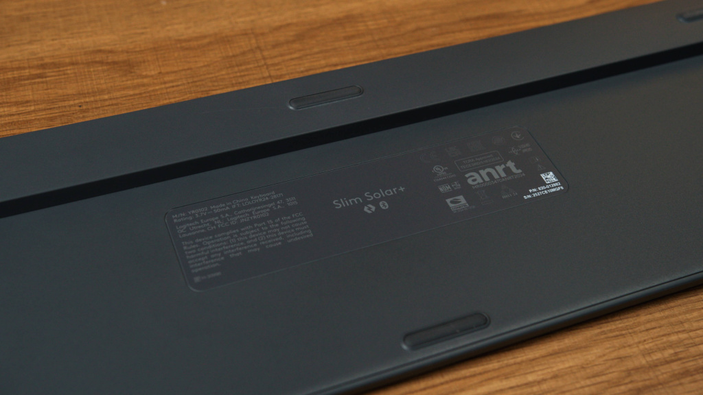 Logitech Signature Slim Solar+