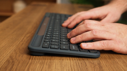 Bez kabla i punjača - Logitech Signature Slim Solar+