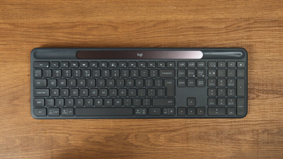 Bez kabla i punjača - Logitech Signature Slim Solar+ recenzija