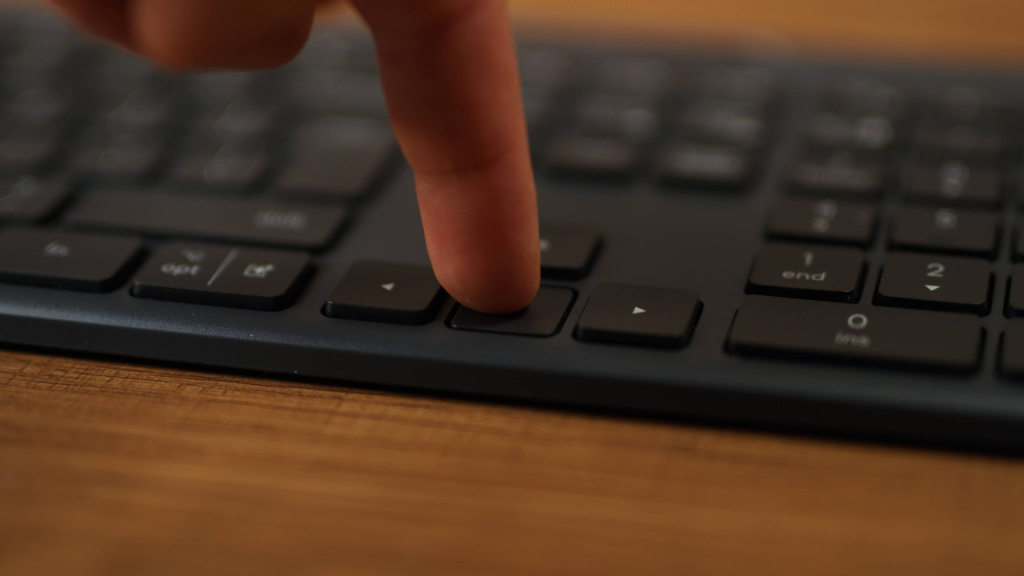 Logitech Signature Slim Solar+
