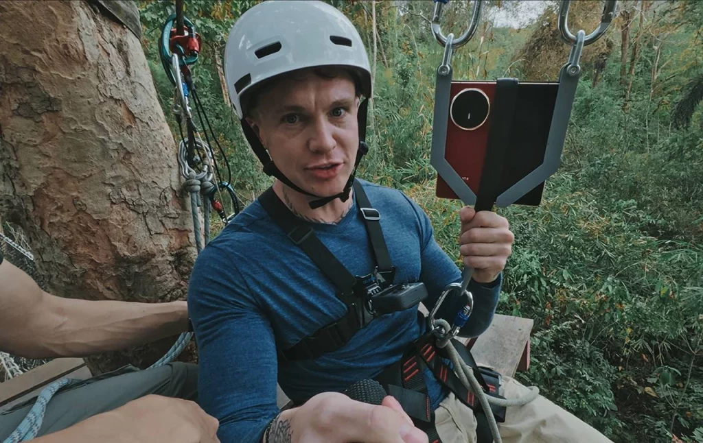 Honor Magic V6 zipline