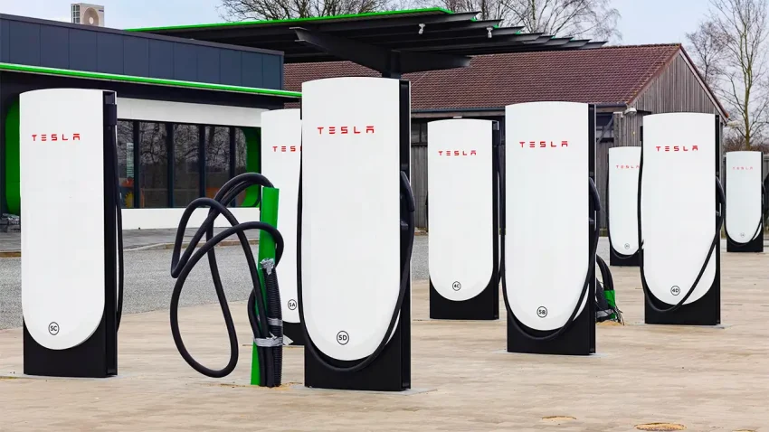 Tesla uvodi sklopive Supercharger stanice i punjače, instalacija upola brža i laksa