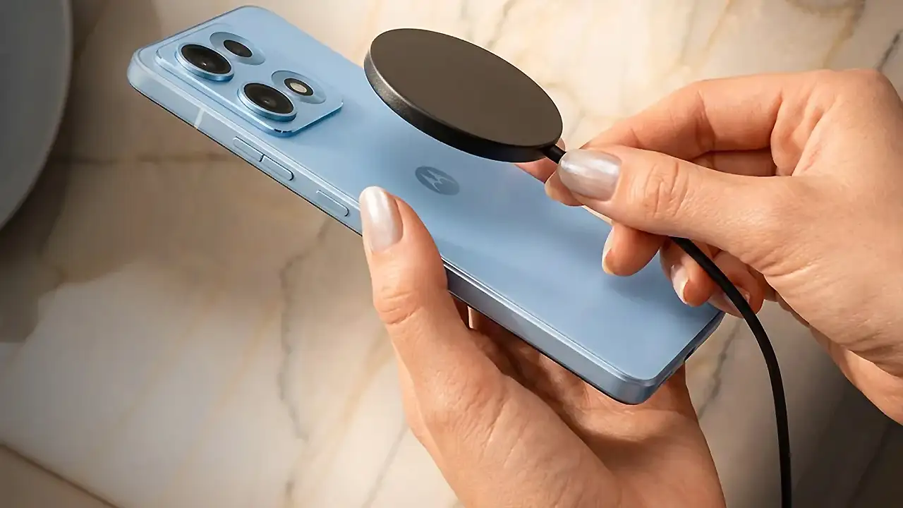 Motorola bi mogla da pretekne Samsung sa Qi2 podrškom
